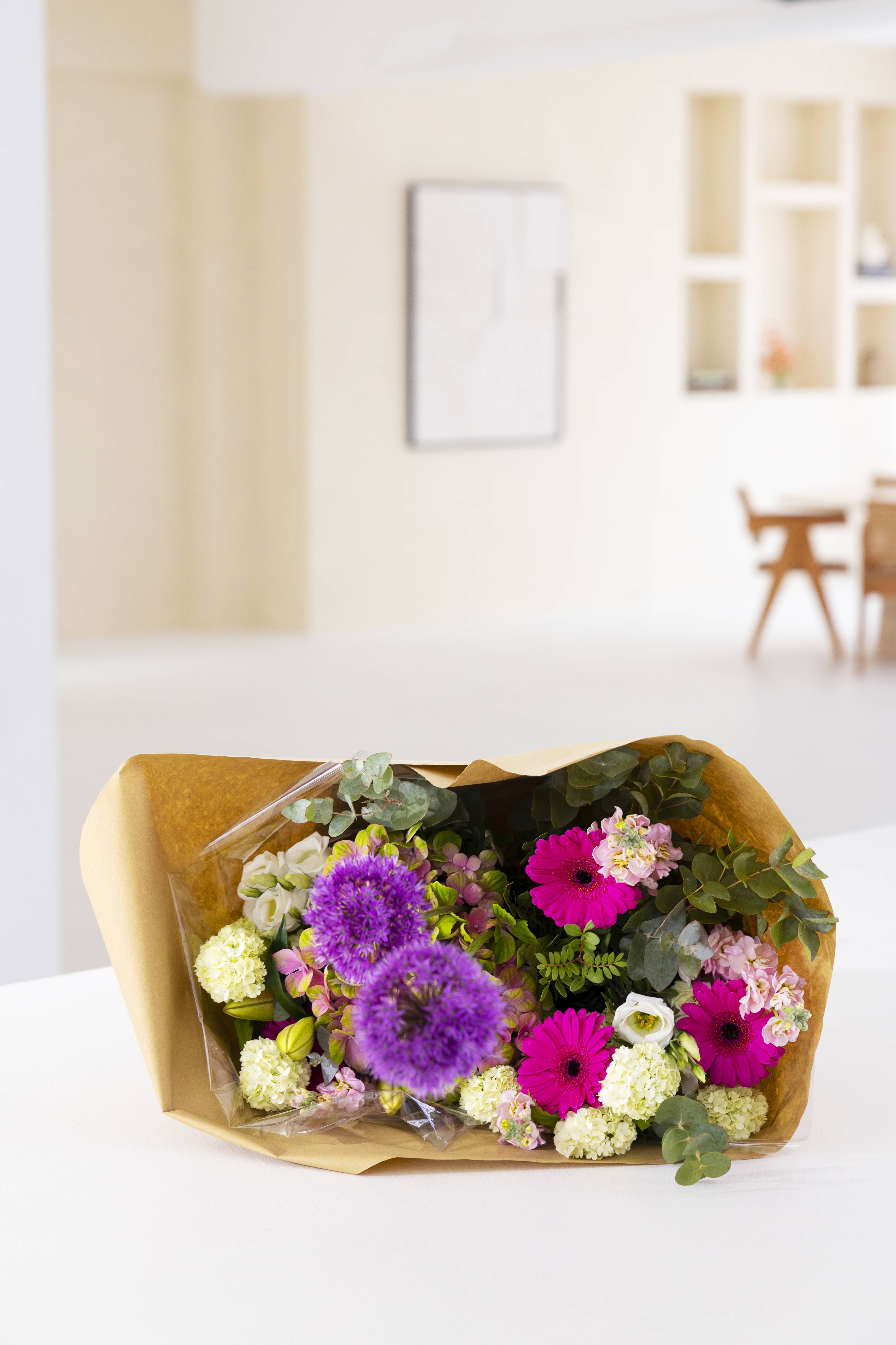 Bloemen in verpakking bloemist