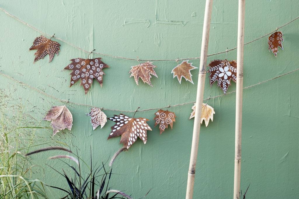 DIY slinger van herfstbladeren - Mooiwatplantendoen.nl - 76683a10-7559-4eb9-a824-03c23adeec65
