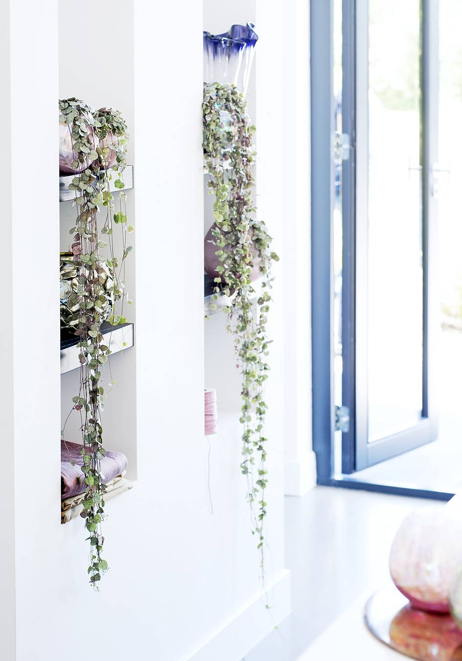 Hangplanten in een nis