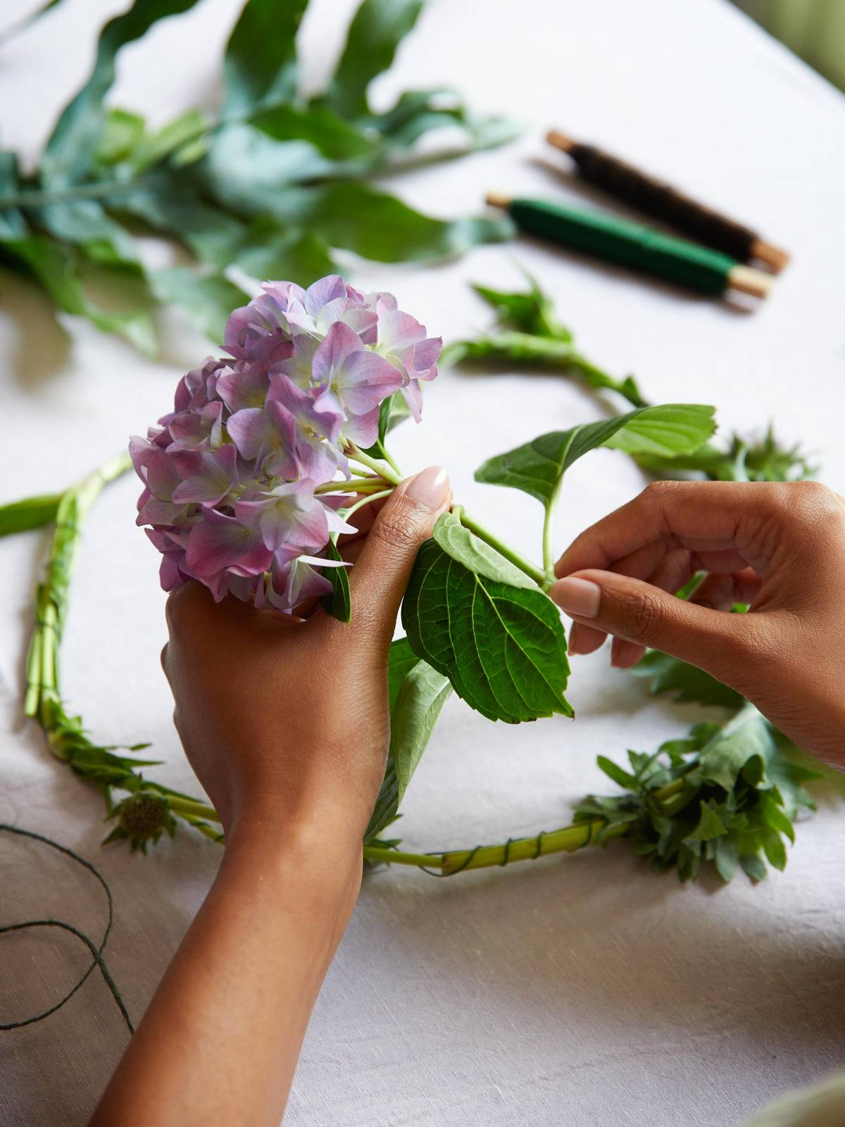Krans van Hortensia en varen maken DIY