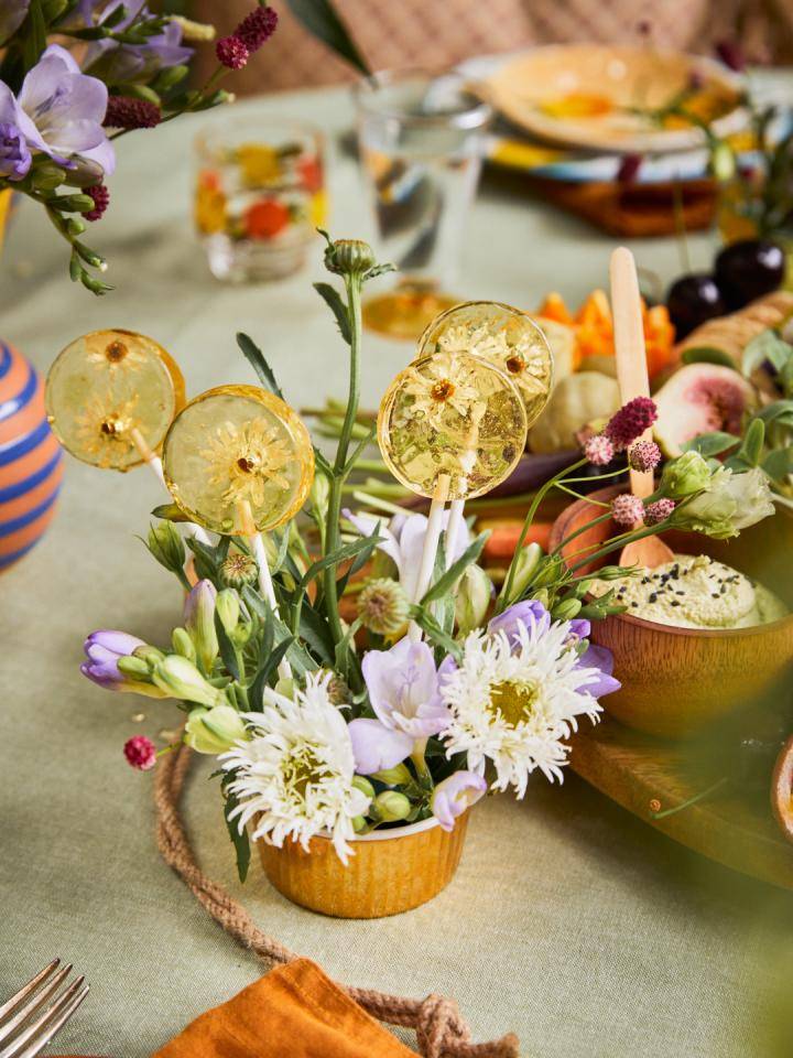 WEB_food_table__C9A7905brightbreezy_
