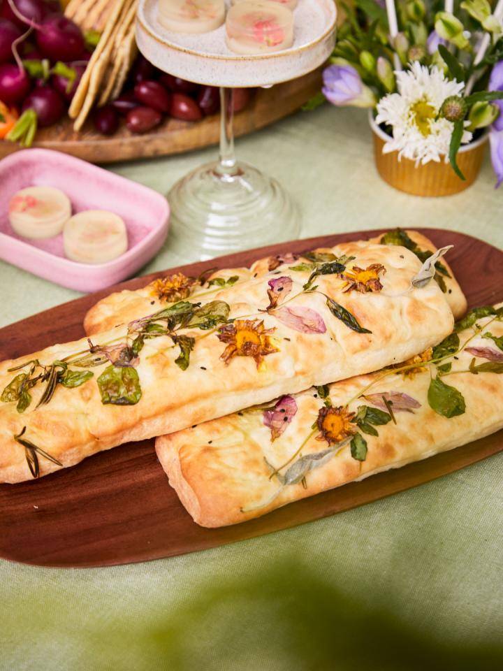 WEB_food_table__C9A7912brightbreezy_