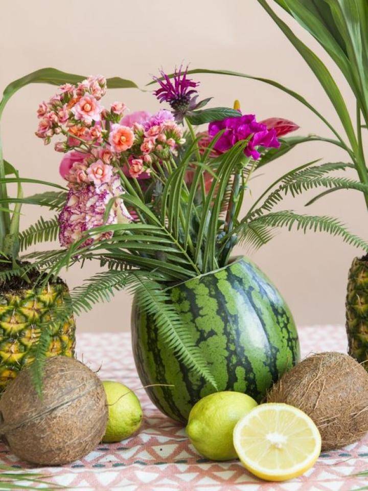 Fruit vaas en bloemen